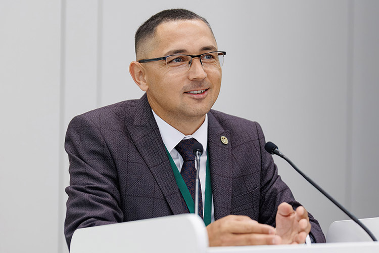    Айтуган Хазиев: «Есть указание президента — к 2030 году доля семян основных сельскохозяйственных культур отечественной селекции должна составлять — не менее 75%. К этому уровню мы нацелены»