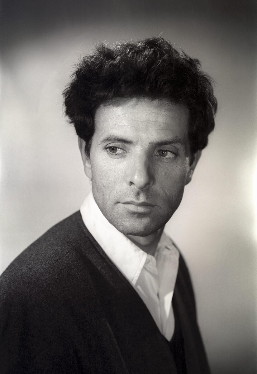    Тодоровский участвовал в освобождении Варшавы и взятии Берлина, дошёл до Эльбы. Он был награждён орденами Отечественной войны I и II степеней, а также боевыми медалями. В годы службы будущему режиссёру довелось наблюдать за работой военных операторов — так возник его интерес к кино / Legion-Media