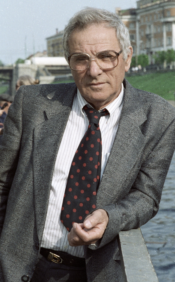    После войны Тодоровский окончил вечернюю школу и в 1949 году поступил во ВГИК на операторский факультет (мастерская Бориса Волчека). Работал он на Кишинёвской и Одесской киностудиях / РИА Новости