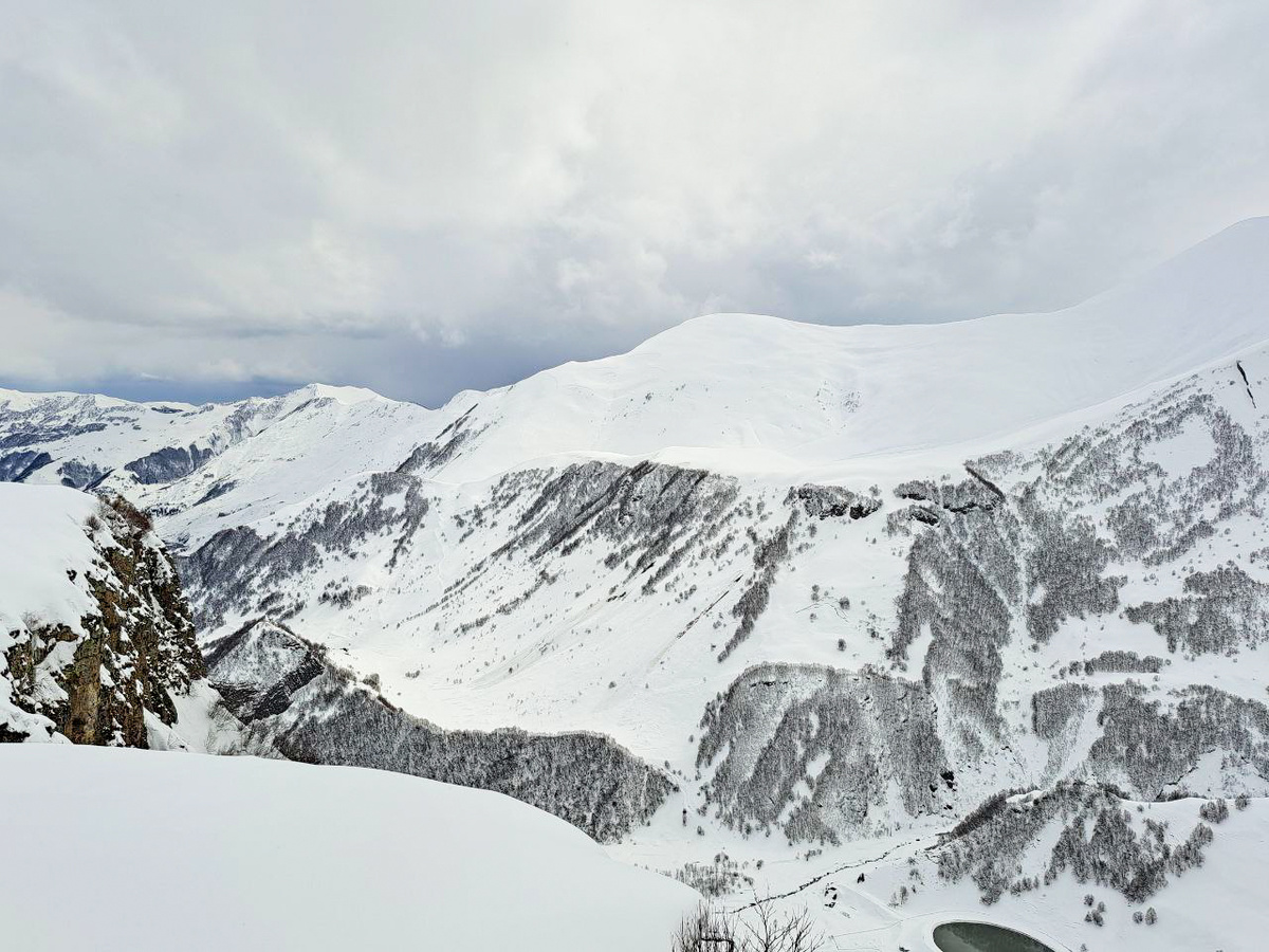 Согласно прогнозам, благоприятные погодные условия в районе Пика Победы сохранятся лишь в течение ближайших двух суток.  Фото: Фото: ФедералПресс / Вера Романескул
