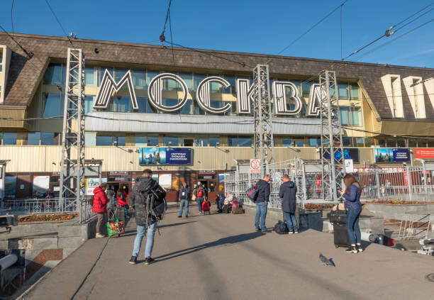 Именно отсюда, с путей Павелецкого направления, начинается путь на юг. Точнее, для многих начинался бы.