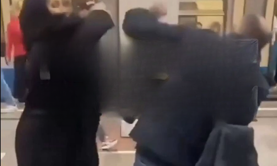 «Эээ, иди сюда!»: дамы в никабах набросились в метро на русского мужчину