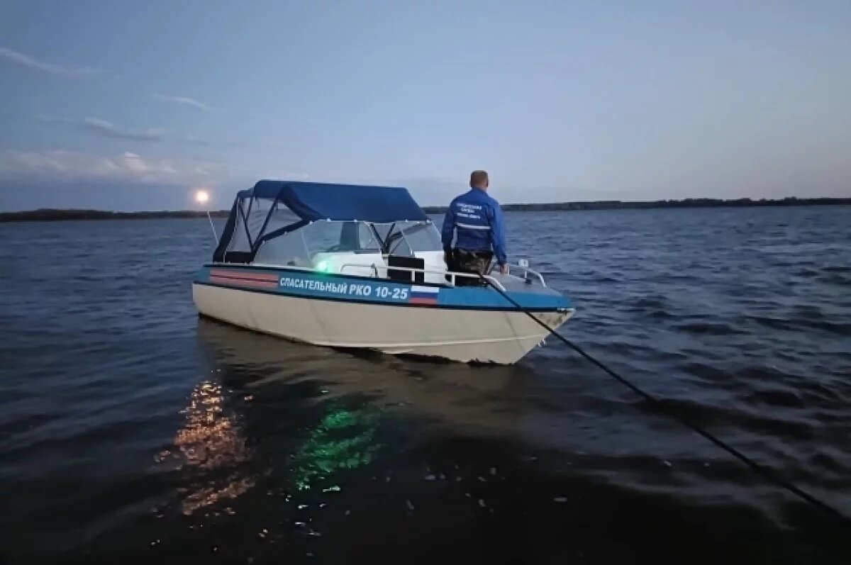    В Сызранском районе шторм на Волге перевернул надувную лодку с людьми