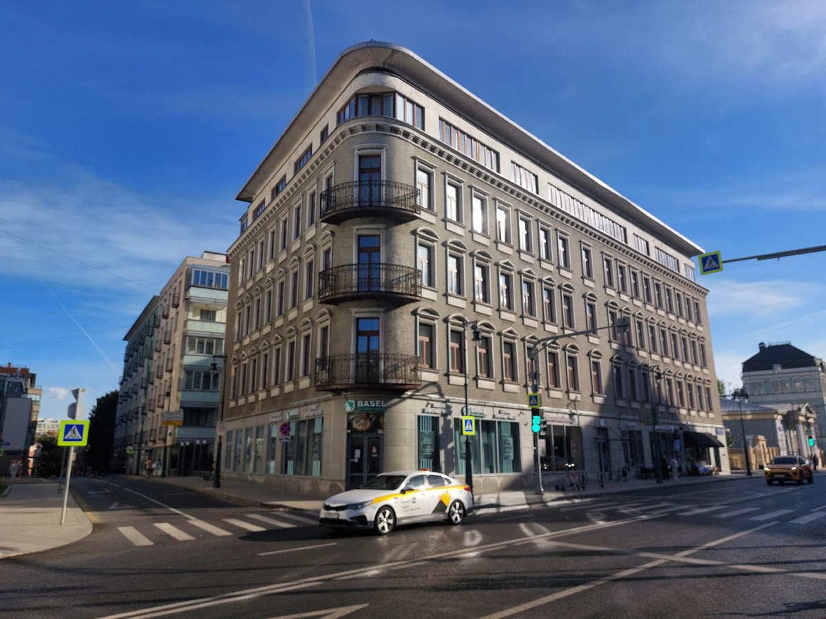 Это фото смотрится как компьютерная графика, но это реальность. Кадр всамделишний)