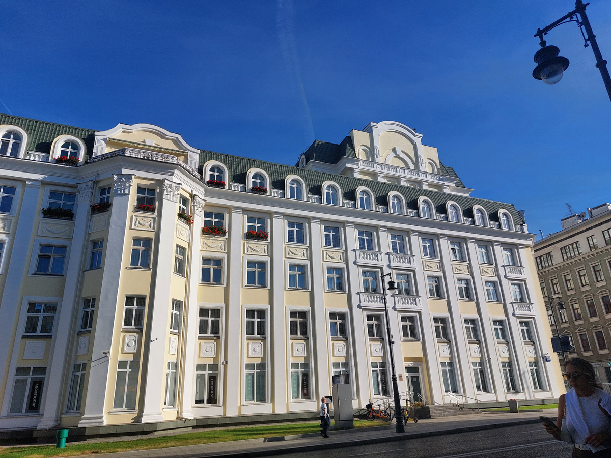 Ничего ненапоминает? Да, этот самый центр им. Галины Вишневской.