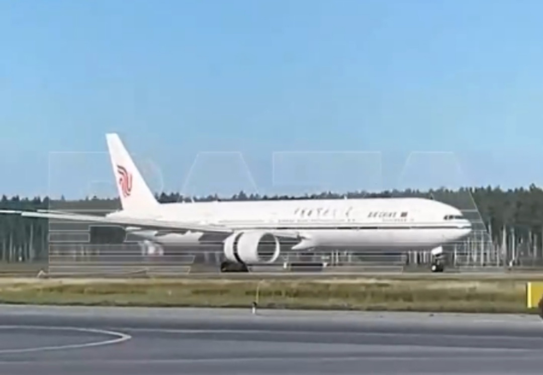    В сети появилось видео экстренной посадки в Нижневартовске борта компании Air China