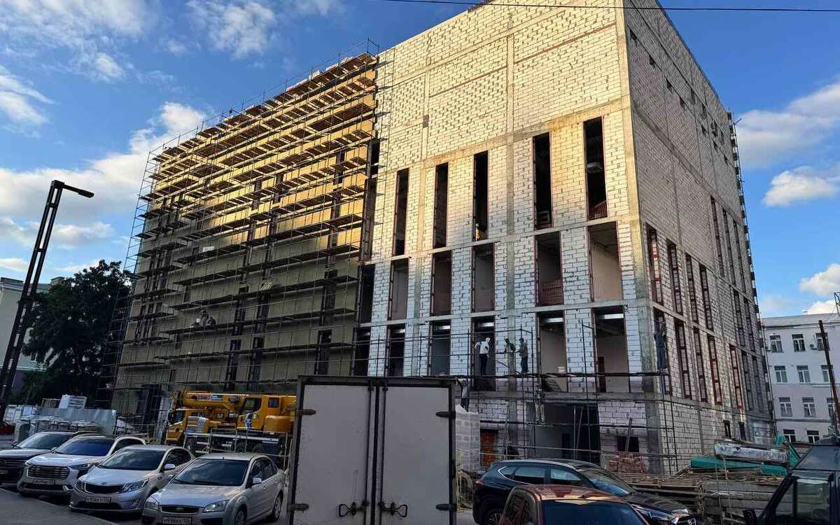    Минстрой верит в завершение репетиционного корпуса театра оперы и балета в Воронеже к 30 сентября, а строители нет