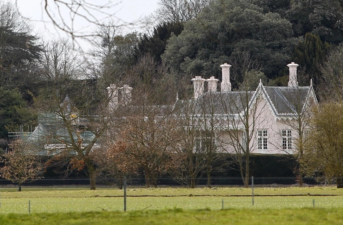 Коттедж Аделаида. Что - то, это даже на приличную дачу не тянет. 