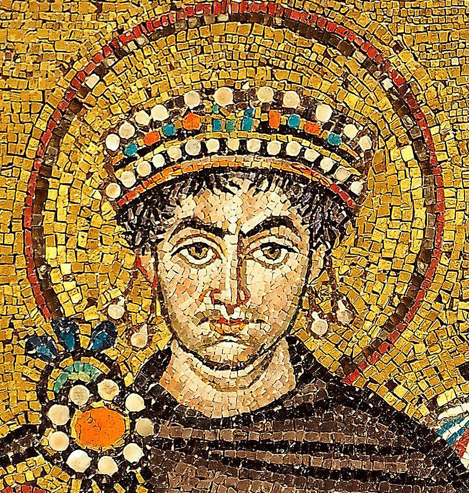 Юстиниан I, мозаика в Равенне (фрагмент)