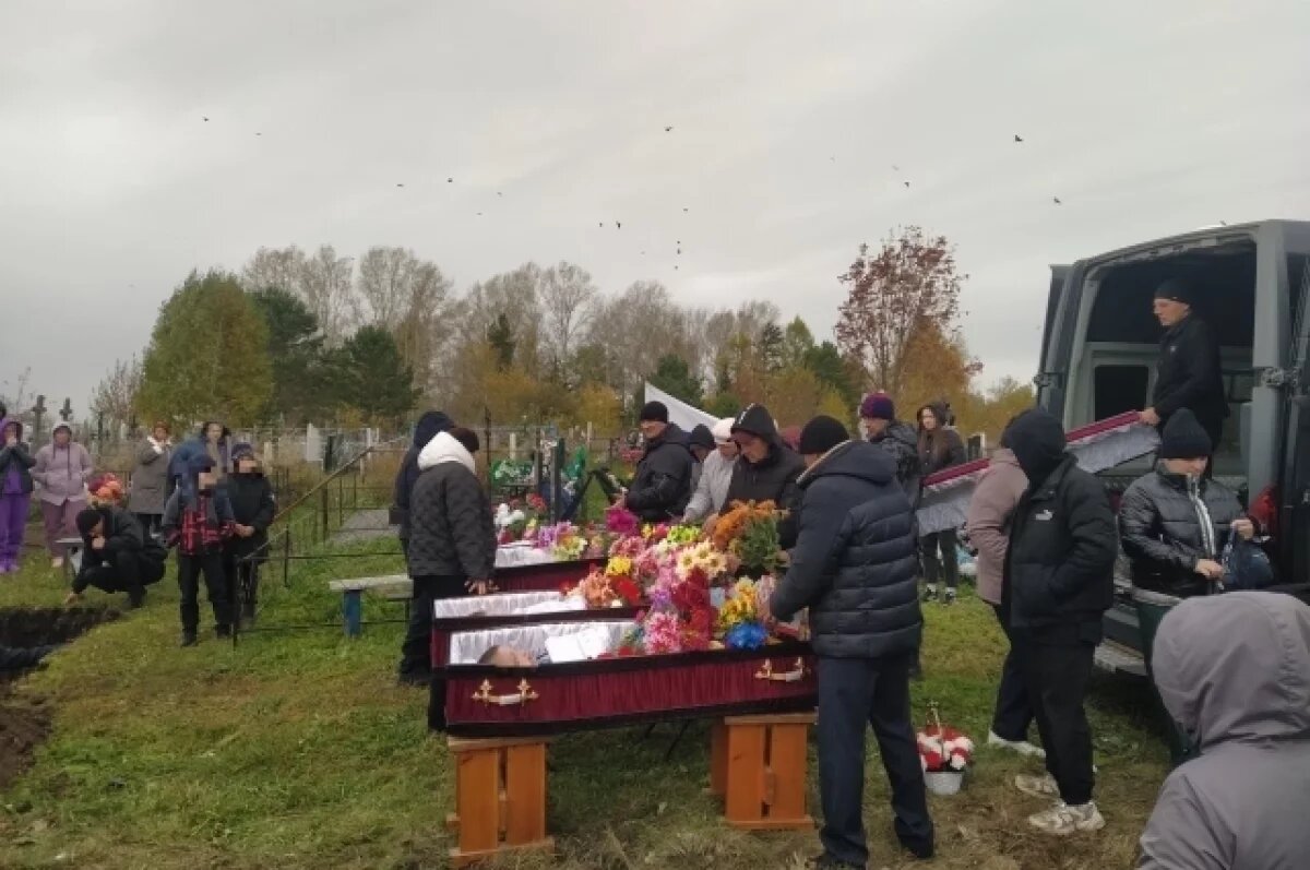    Дети в Красной Сопке умерли после того, как их отец потравил в доме мух.