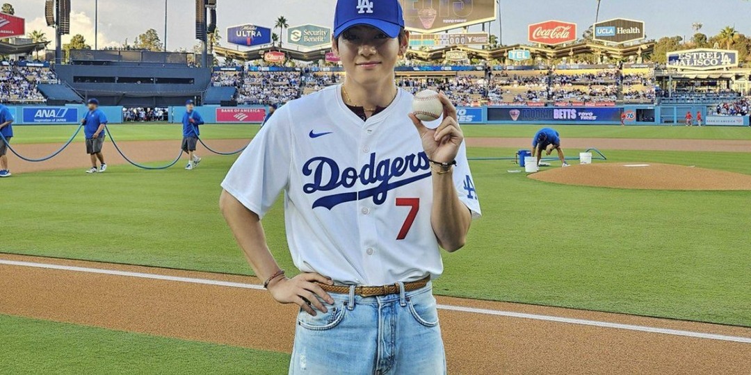 Ви из BTS превратил первую подачу на игре Dodgers в вирусное событие мирового масштаба