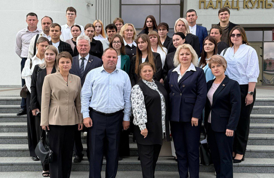     Делегация Копыльского района принимает участие в республиканской акции "Беларусь адзіная"