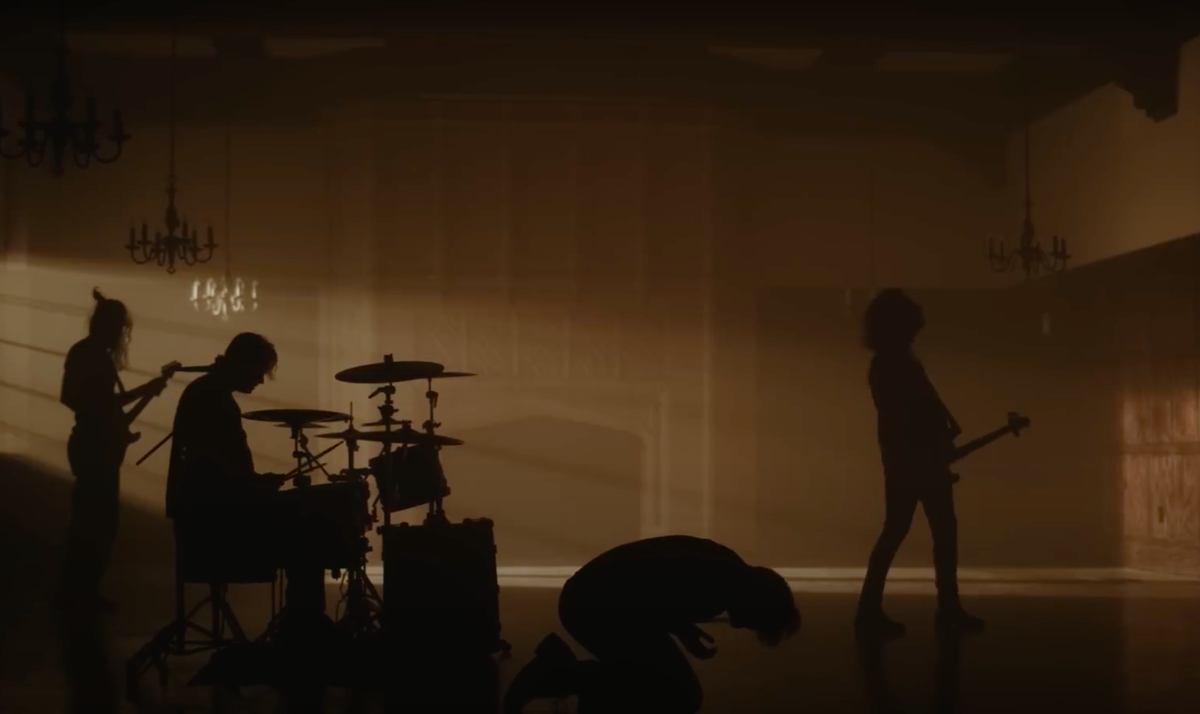 кадр из клипа