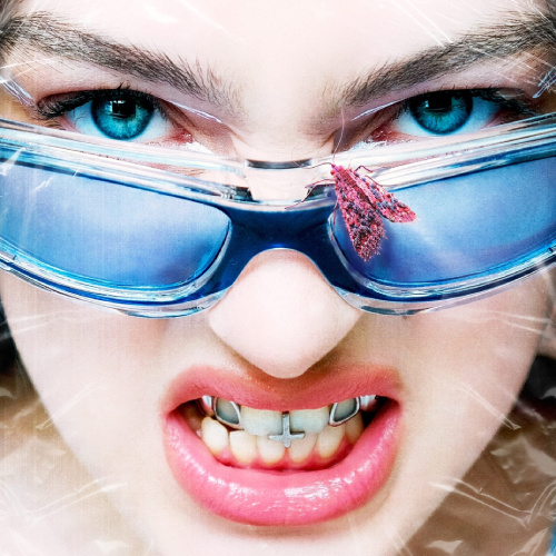    Мэйби Бэйби, IOWA — "Мотылек" / соцсети артисток