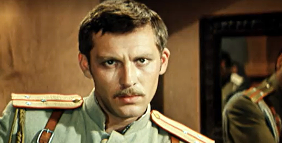 Кадр из кинофильма "Новые приключения неуловимых", 1968 г., режиссер Эдмонд Кеосаян, сценаристы Эдмонд Кеосаян, Артур Макаров, композиторы Борис Мокроусов, Ян Френкель (скриншот)