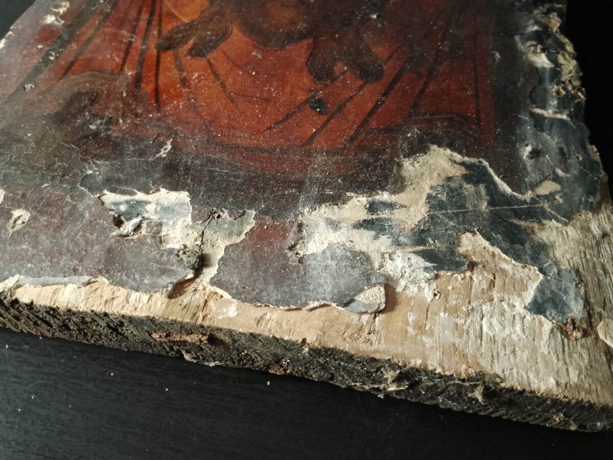 Фрагмент иконы Спас Нерукотворный, состояние до реставрации. Фото автора