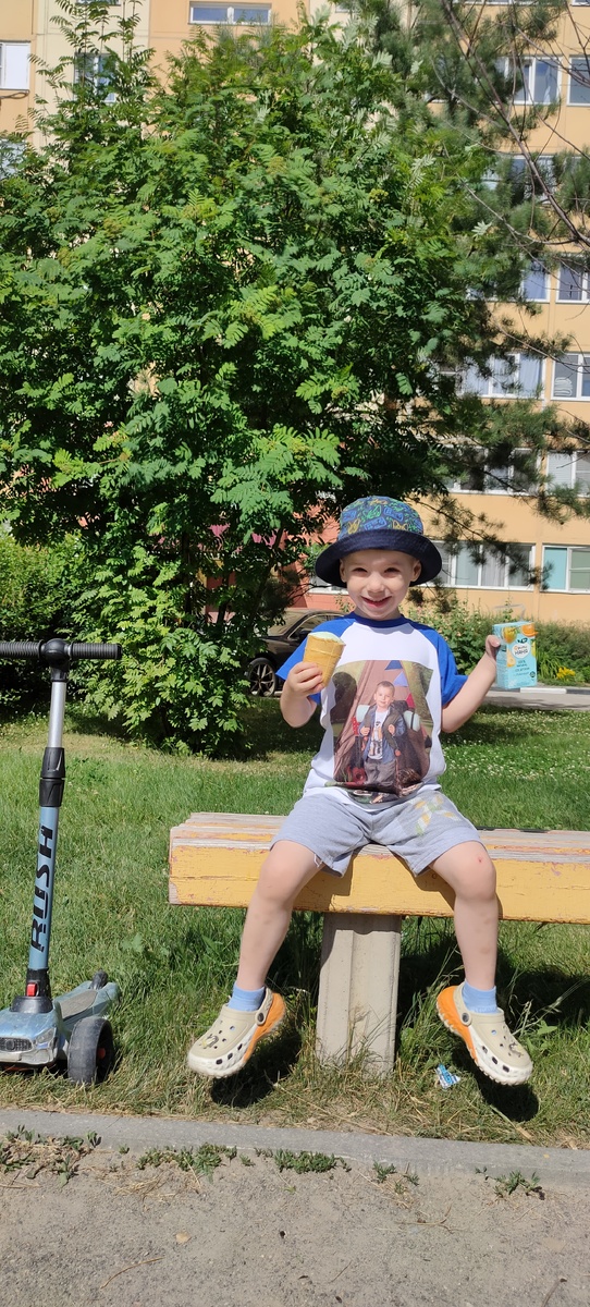 Сын Лев. (Фото с телефона отца)