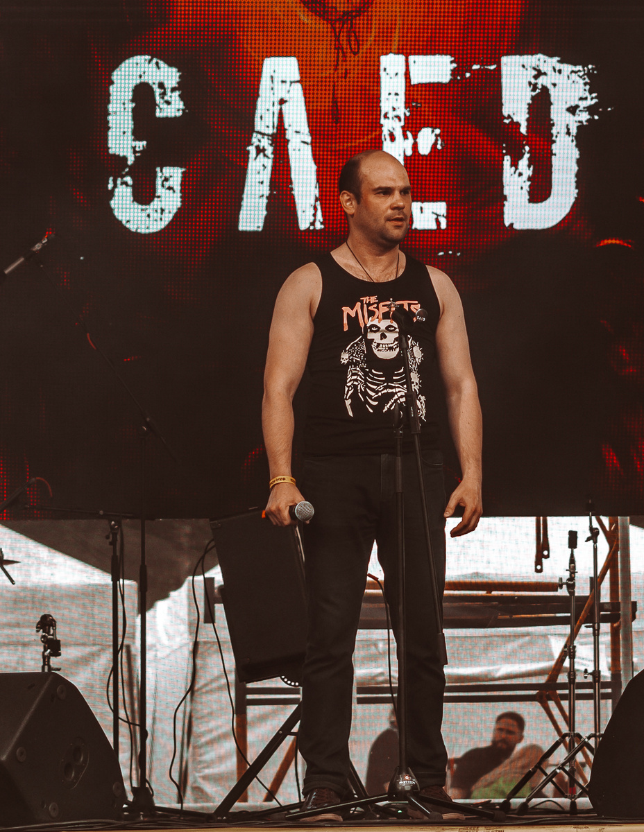 Вокал - Юрий Леонов. Фото: Необычный фотограф S.Tar