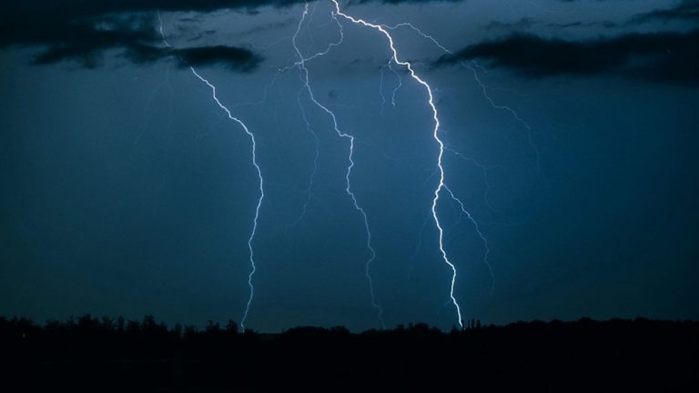    В Оренбуржье ожидаются гроза и усиление ветра Оренбуржье