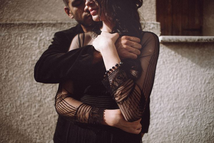 Почему мужчины тянутся к слабым женщинам