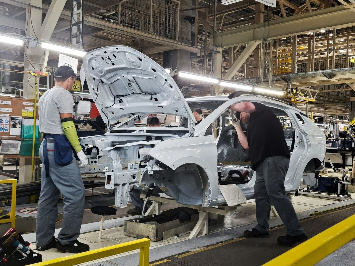 4000 автомобилей Lada Iskra - до конца 2025 года будет собрано на заводе в Санкт-Петербурге.