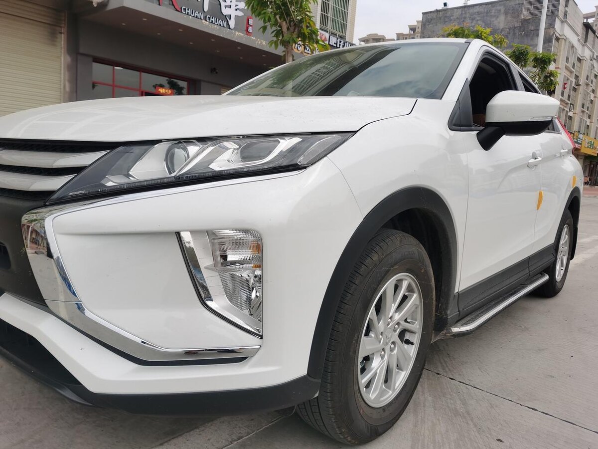 Фото 2. Передняя часть Mitsubishi Eclipse Cross.