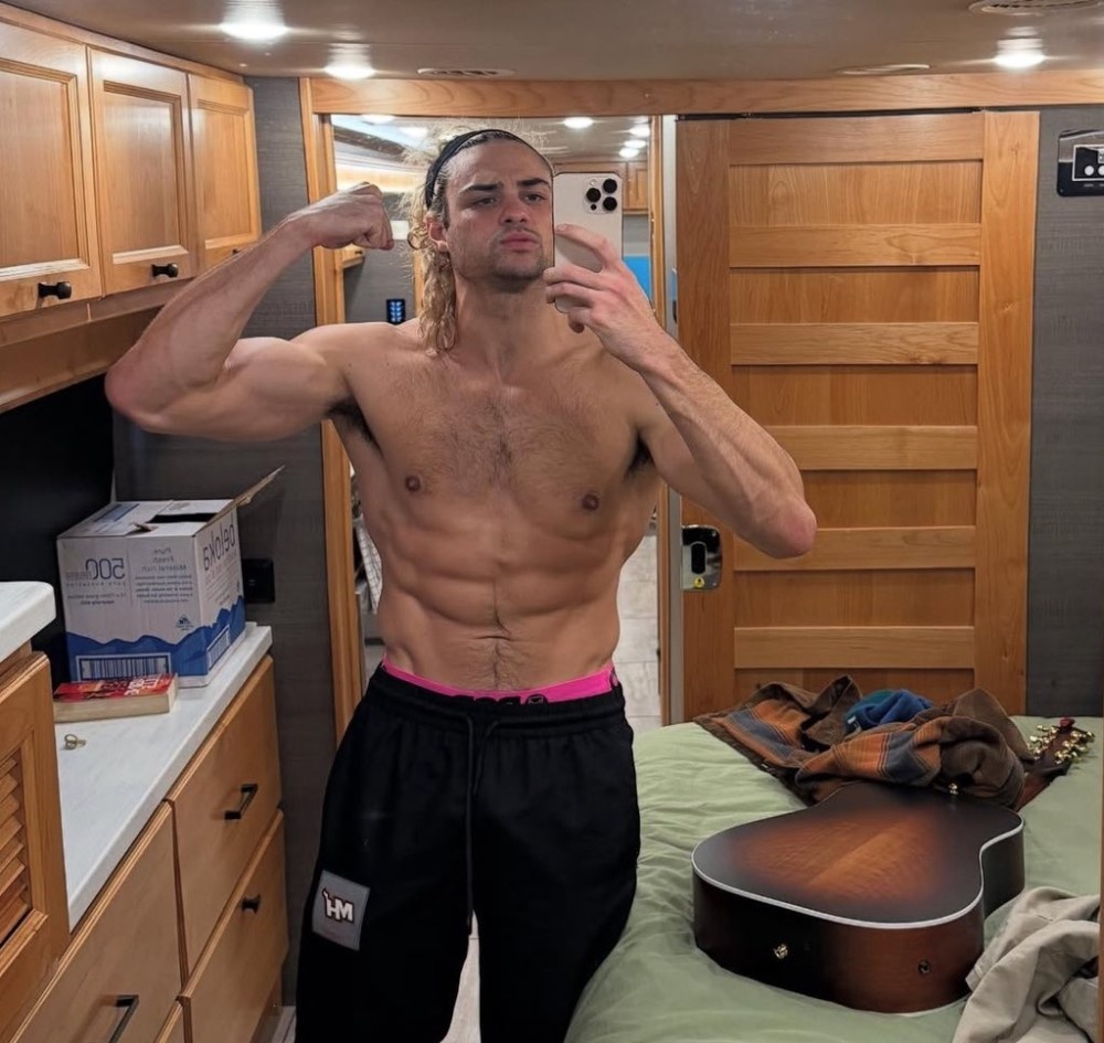     Кадр со съемок фильма «Уличный боец» / Фото: соцсети Ноя Сентинео