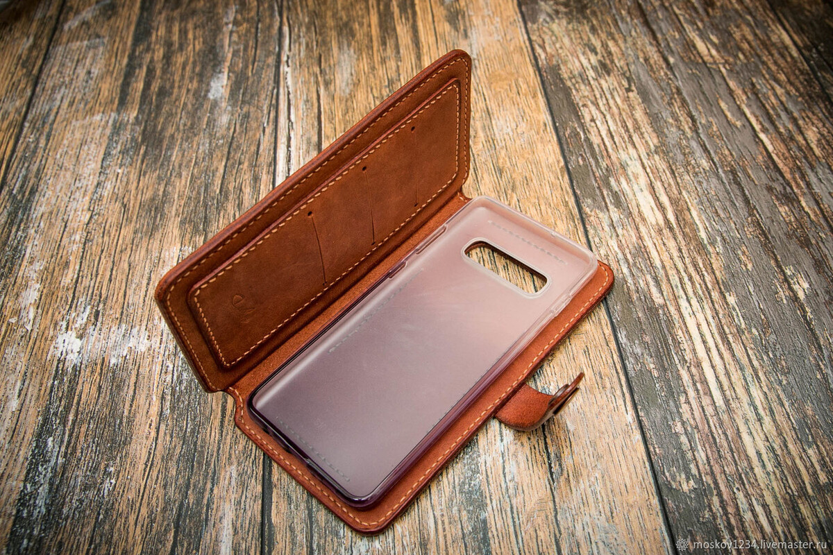 Коричневый чехол из натуральной кожи, премиальный вид и элегантность.
