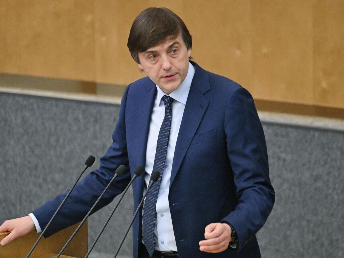    Министр просвещения РФ Сергей Кравцов выступает в рамках "правительственного часа" на пленарном заседании Государственной Думы РФ© РИА Новости / Владимир Федоренко