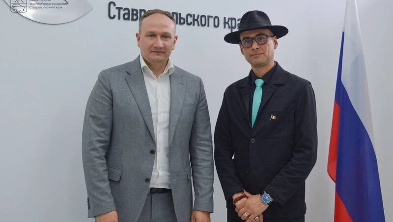    Министр экономического развития Ставрополья Антон Доронин с послом Мексики в России Эдуардо Вильегасом Мехиасом Фото: Минэк СК