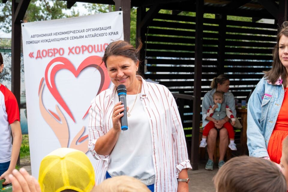    Вручение подарков от депутатов партии "Новые люди". Источник: Пресс-служба партии "Новые люди"