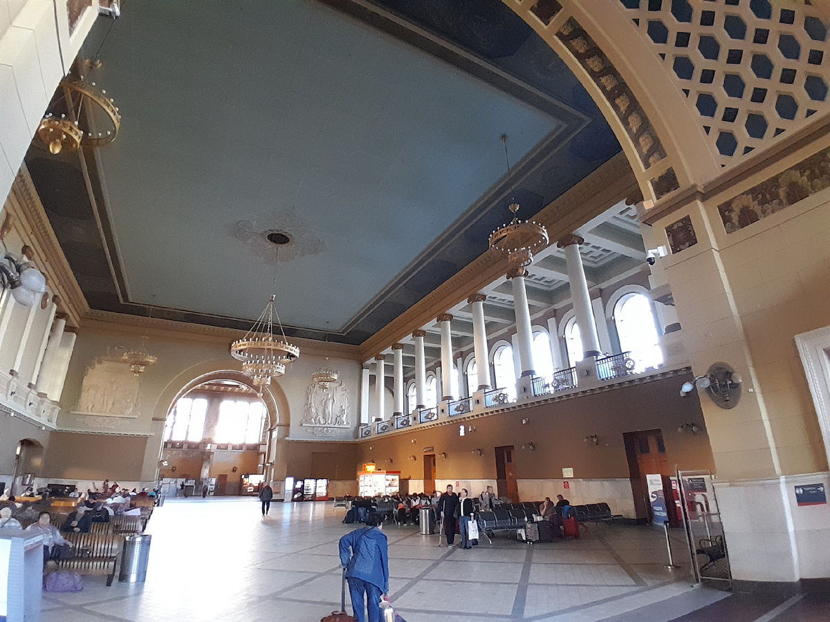 На галлерее справа в 80-е раполагался ресторан, сейчас она увы закрыта для прохода, а жаль.