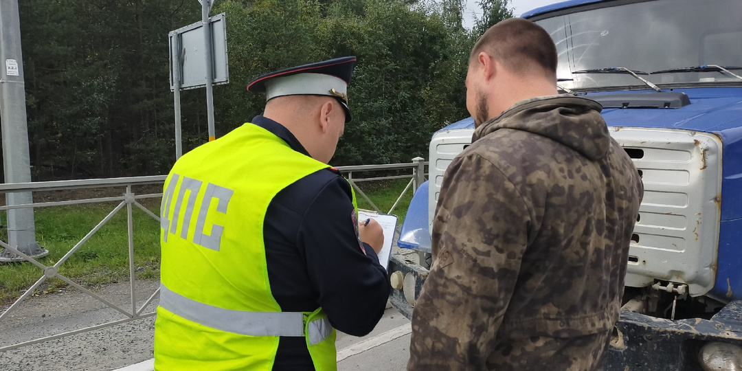 Когда водитель обязан выйти из своего автомобиля по требованию инспектора ГИБДД. Ответ со ссылкой на Приказ №264 ГИБДД