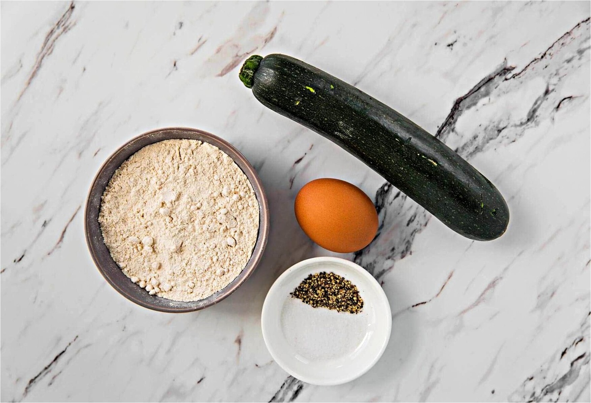 Кабачки, яйца и мука