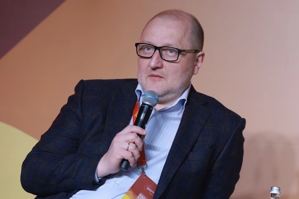    Дмитрий Табарчук родился и окончил медицинский вуз в Челябинске. Олег ЧЕРНЫХ