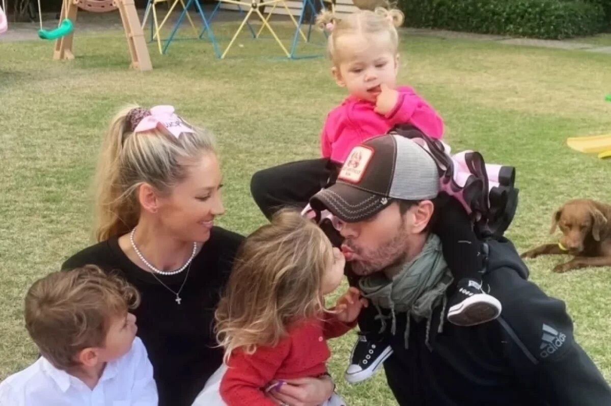    Анна Курникова с семьей.