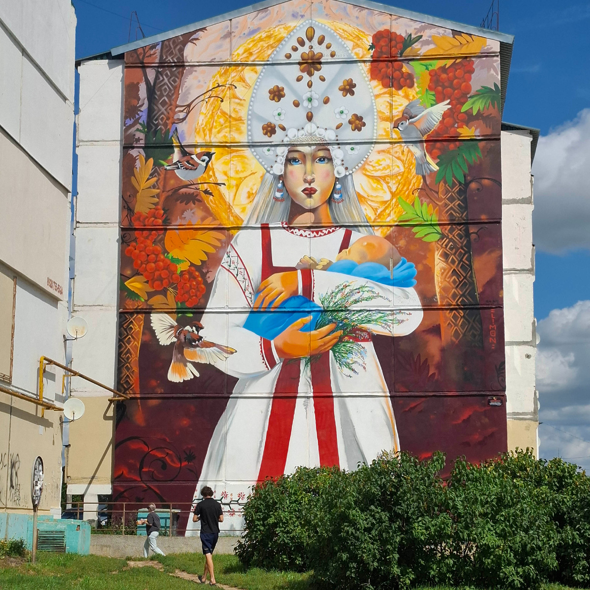 «Сокровенное», райтер - Алексей Баженов. Венёв, ул. Южный микрорайон, 34. Фото автора. Листайте карусель.