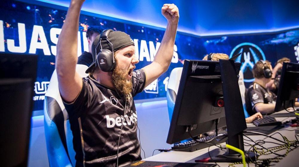    Почему подростки смотрят стримы с азартными играми