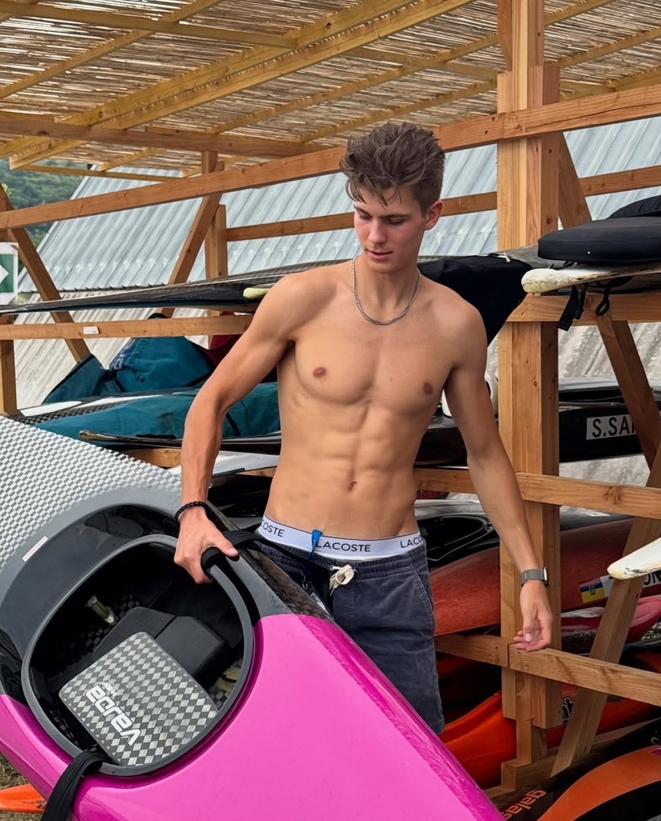    Курт Адамс. соцсети