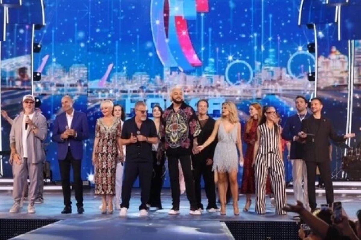    В Казани открыли арт-объект «Новая волна» с участием российских звезд