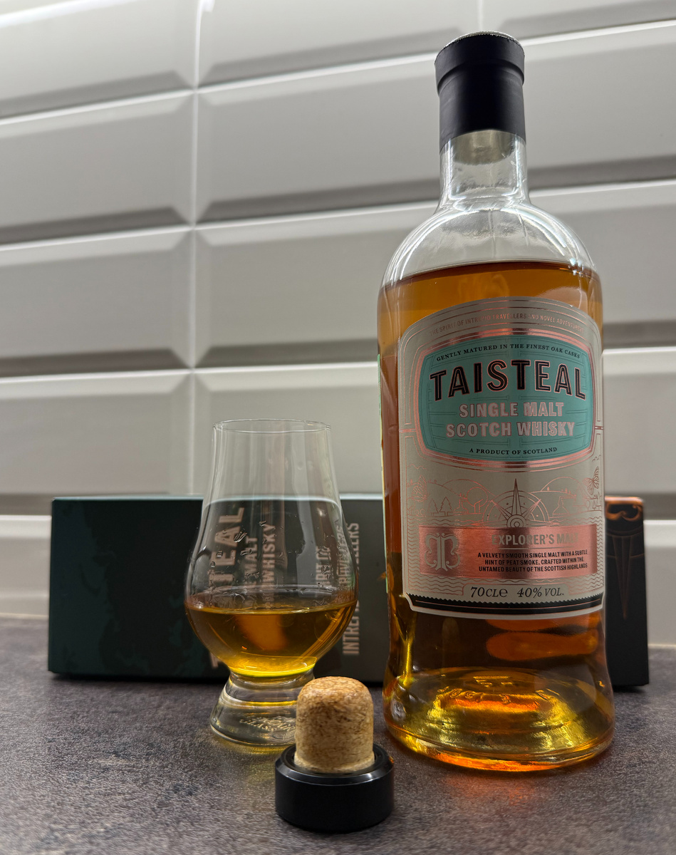 Интересный дизайн, хорошее качество коробки.