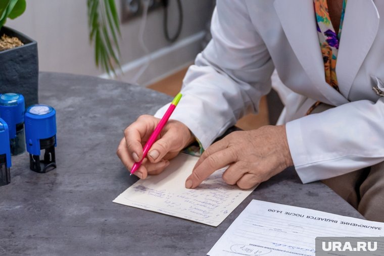 Больничный лист в 2025 году: какой стаж засчитают