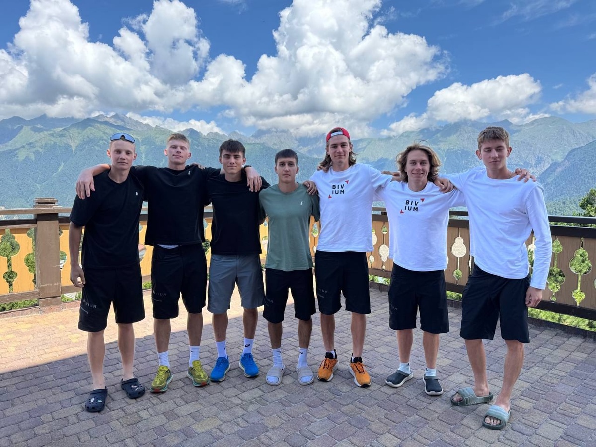 Юниорская команда на сборе в Сочи. Август 2025. Фото: «На лыжи!»