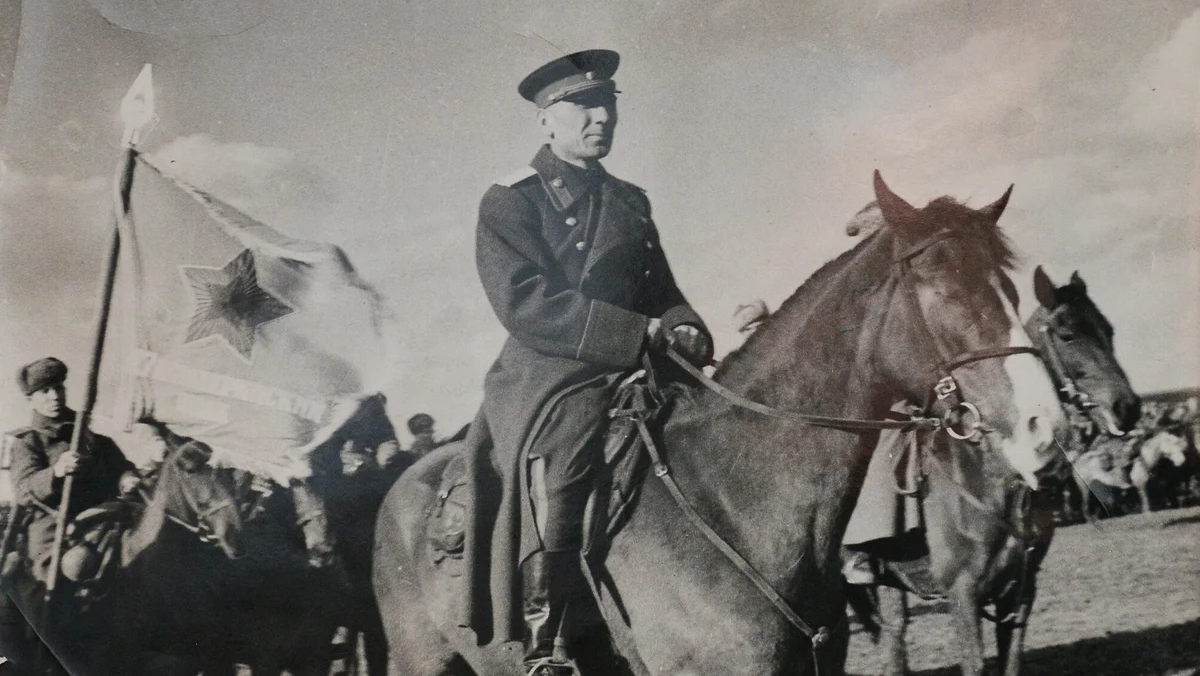 Исса Плиев на коне. Источник: iriston