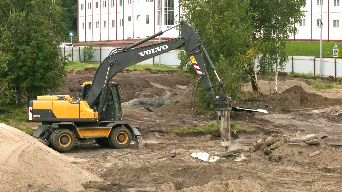    В Ханты-Мансийске готовят площадку для установки стелы «Город трудовой доблести»