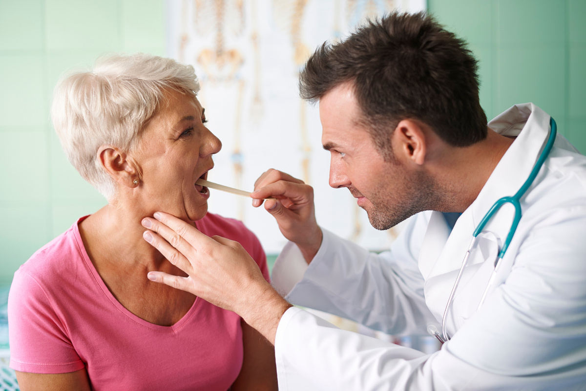 Как диагностируют хронический тонзиллит? И почему нельзя лечиться по симптомам...