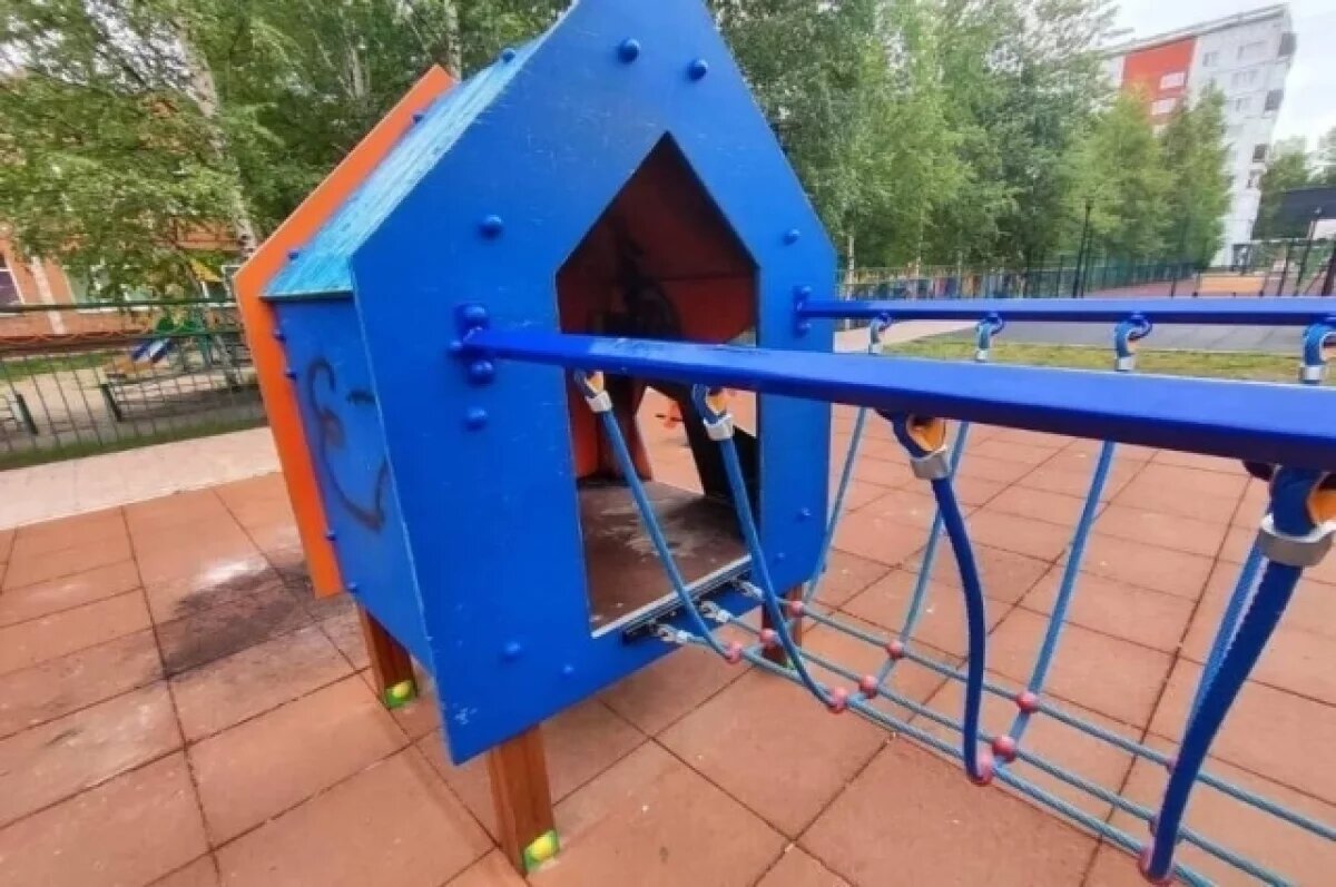    Прокуратура добивается безопасности детских площадок в Верхнекетском районе