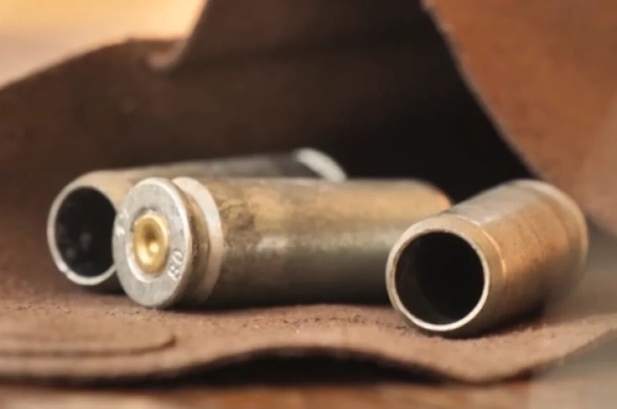    Роман против.