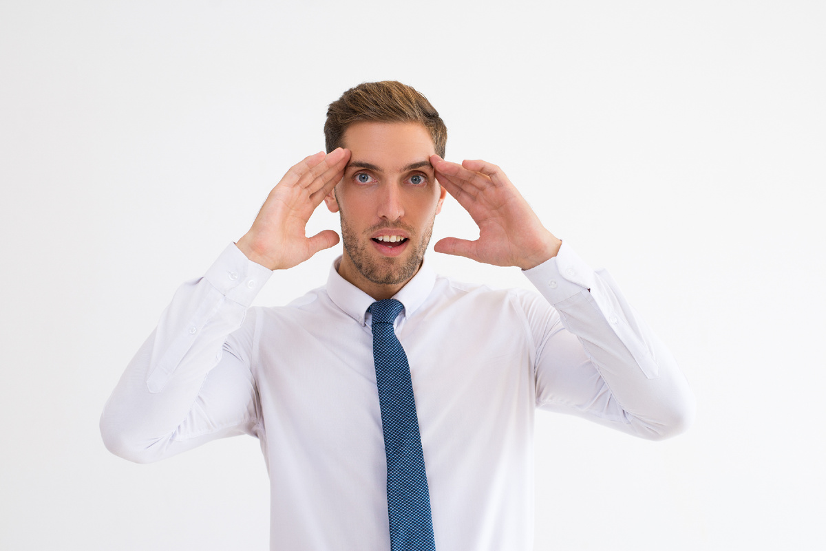 https://ru.freepik.com/free-photo/surprised-business-man-touching-temples-with-his-mouth-open_3082495.htm#fromView=search&page=1&position=37&uuid=5f8a1b10-d62a-4108-8c41-ab7f56e3bad0&query=%D0%B4%D1%83%D0%BC%D0%B0%D1%82%D1%8C+%D0%B3%D0%BE%D0%BB%D0%BE%D0%B2%D0%B0