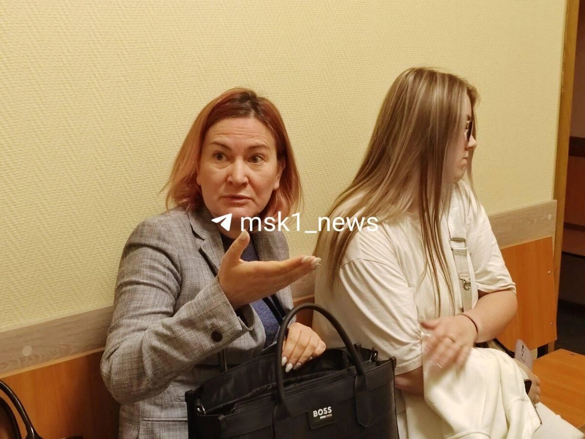 Екатерина с адвокатом. Фото: Михаил Мечев/MSK1.RU.